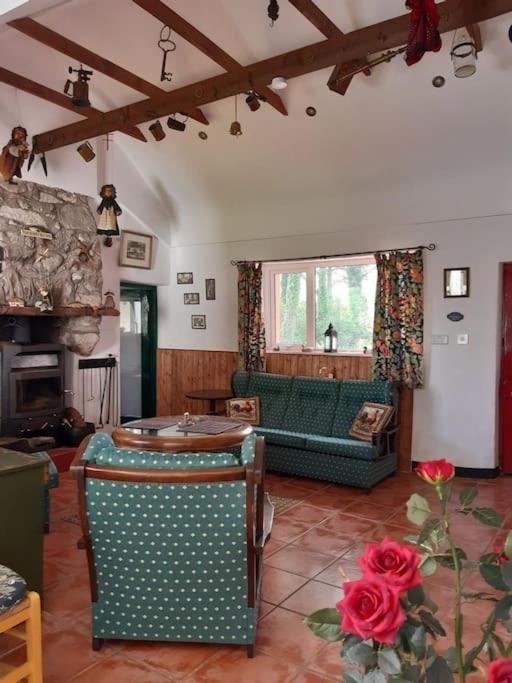 Back2Roots - Beautifully Restored Cottage, Doochary Екстериор снимка